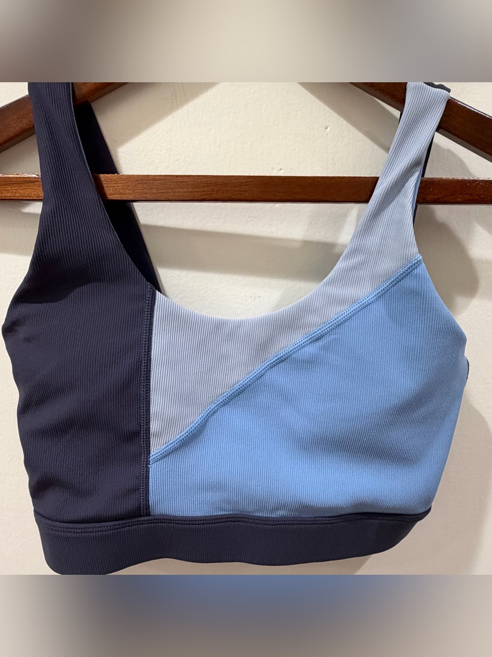 Ribbed Colorblock Scoop Sports Bra - Light Blue & Navy